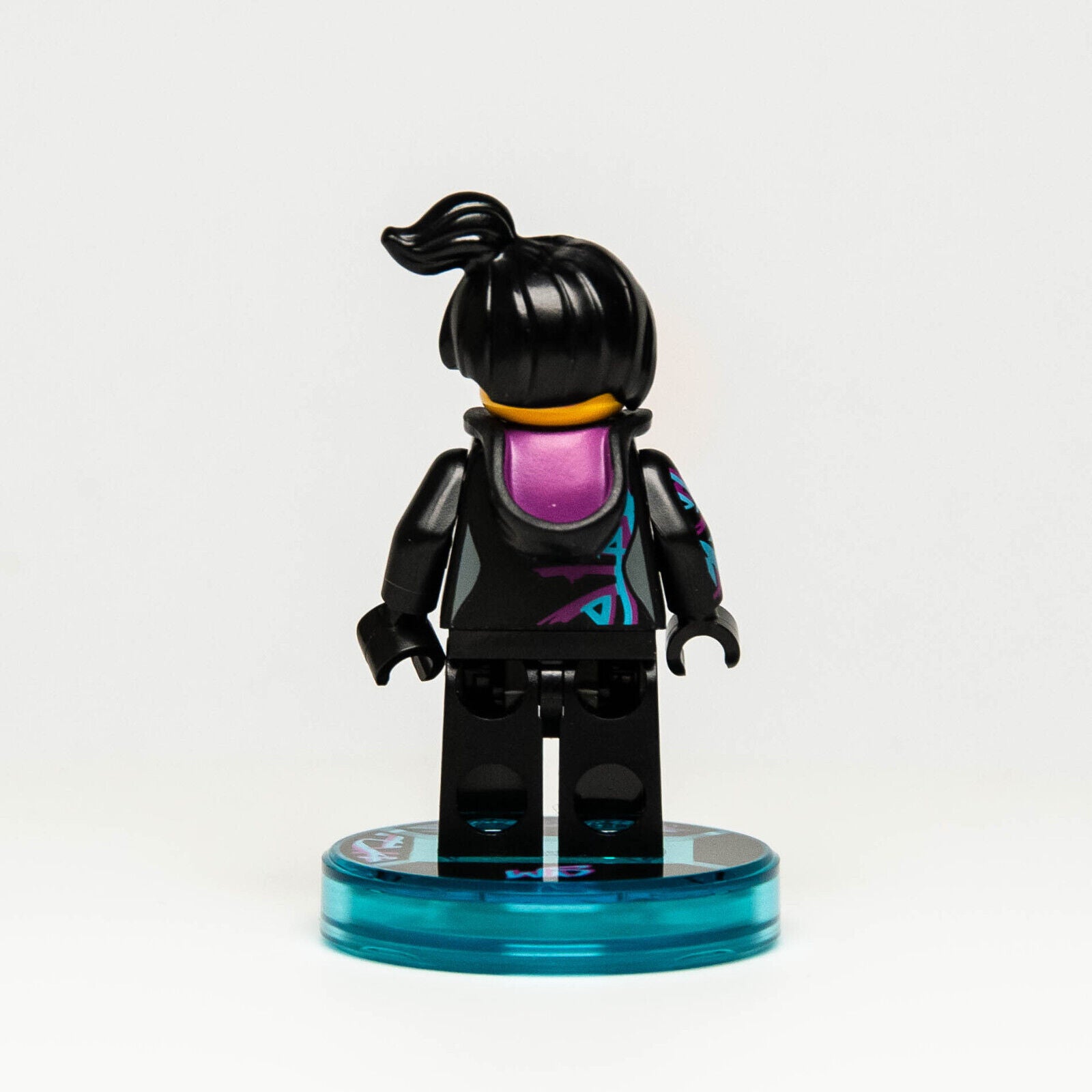 New Lego Minifigure - Wyldstyle w/ Dimensions Base Tag Relic Tile 71200 (tlm099) - StudBee