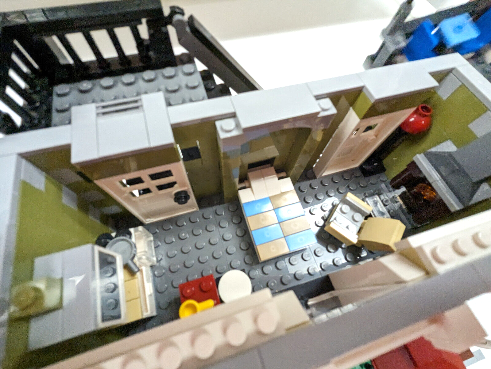 LEGO Creator Expert Modular 10243 Parisian Restaurant - 100% Complete w/Manuals - StudBee