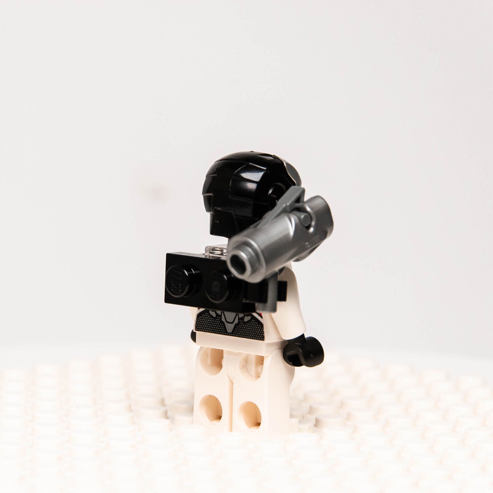 LEGO Marvel Super Heroes Minifigure - War Machine White Jumpsuit (sh564) - StudBee