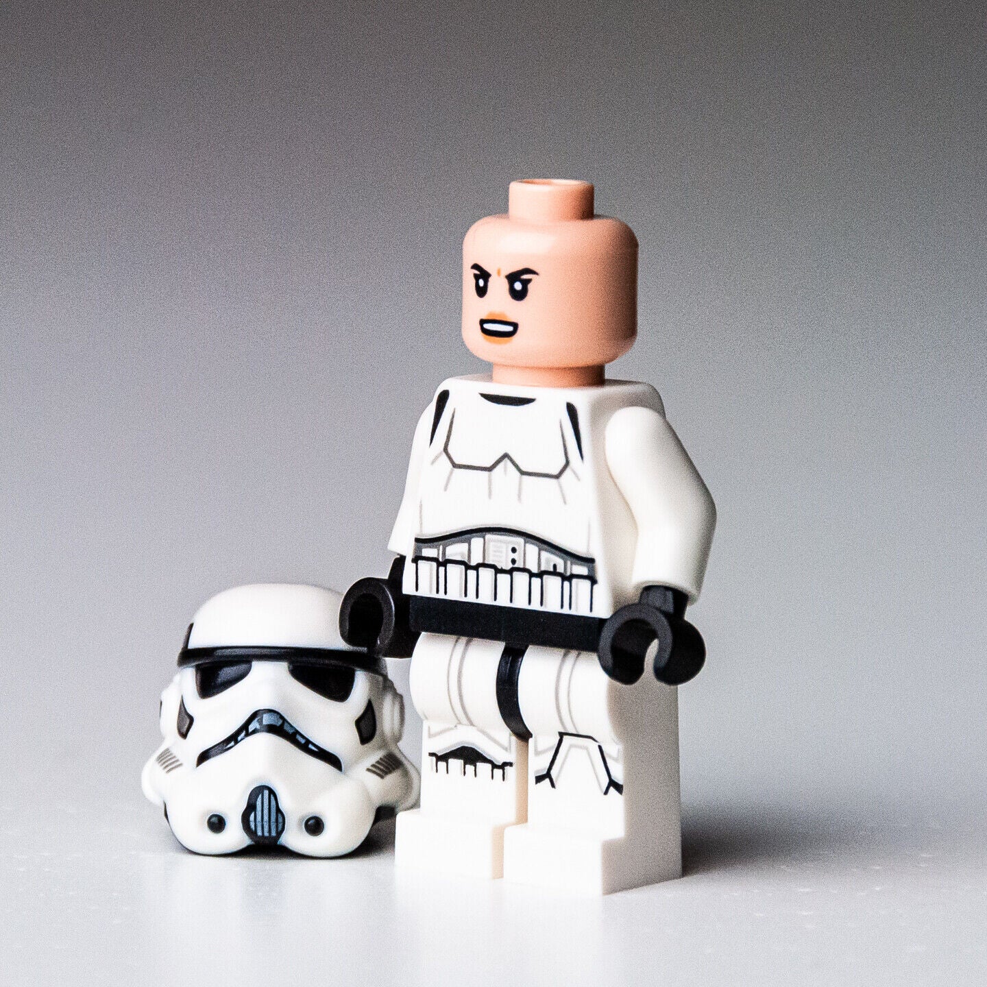 NEW LEGO Stormtrooper Minifigure Female Imperial Armored Marauder 75311 (sw1168 - StudBee