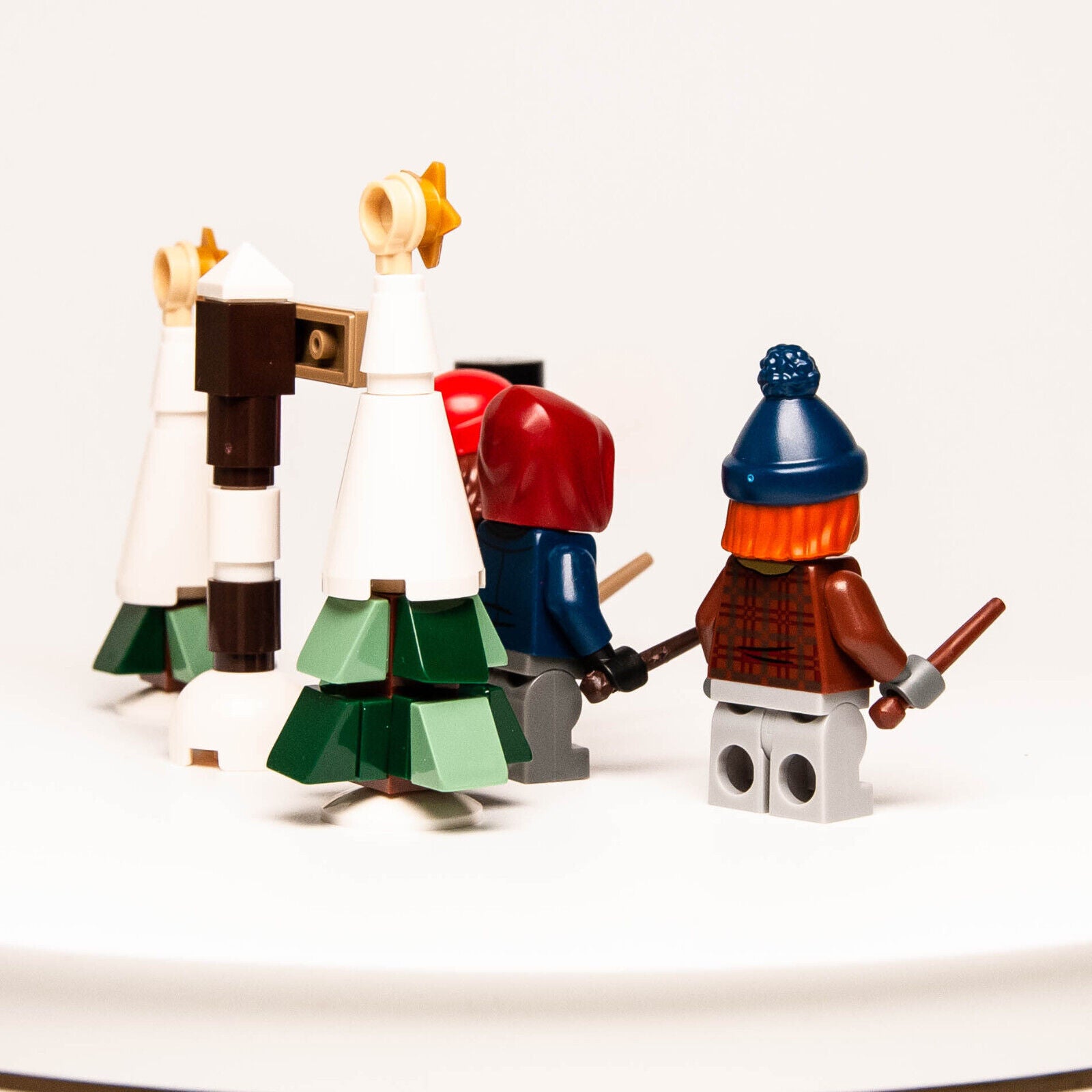 Lot of Builds & Minifigs: LEGO Harry Potter 2023 Advent 76418 Winter Village (hp - StudBee