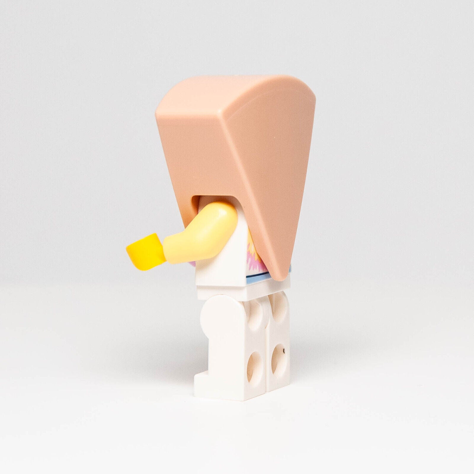 New Lego BAM 2023 Minifigure Strawberry Shortcake w/ Pastel TieDye Shirt - StudBee