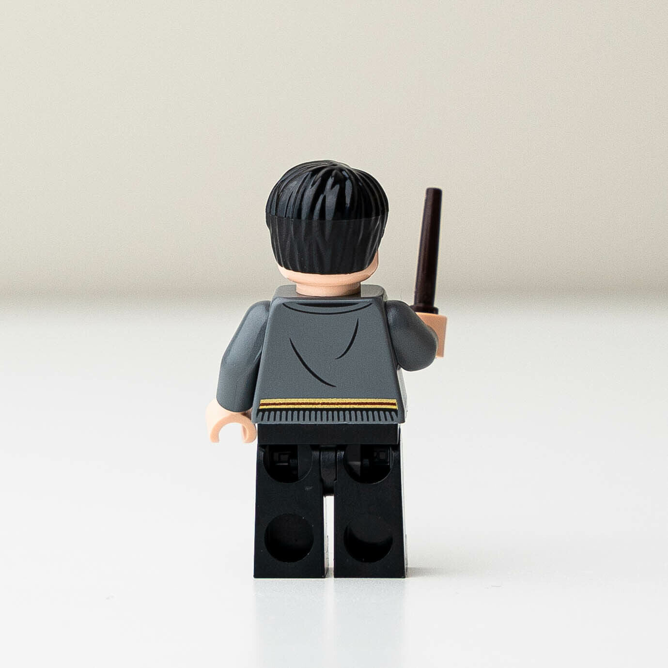 New LEGO Harry Potter, Gryffindor Cardigan Sweater Minifigure - 75966 (hp238) - StudBee