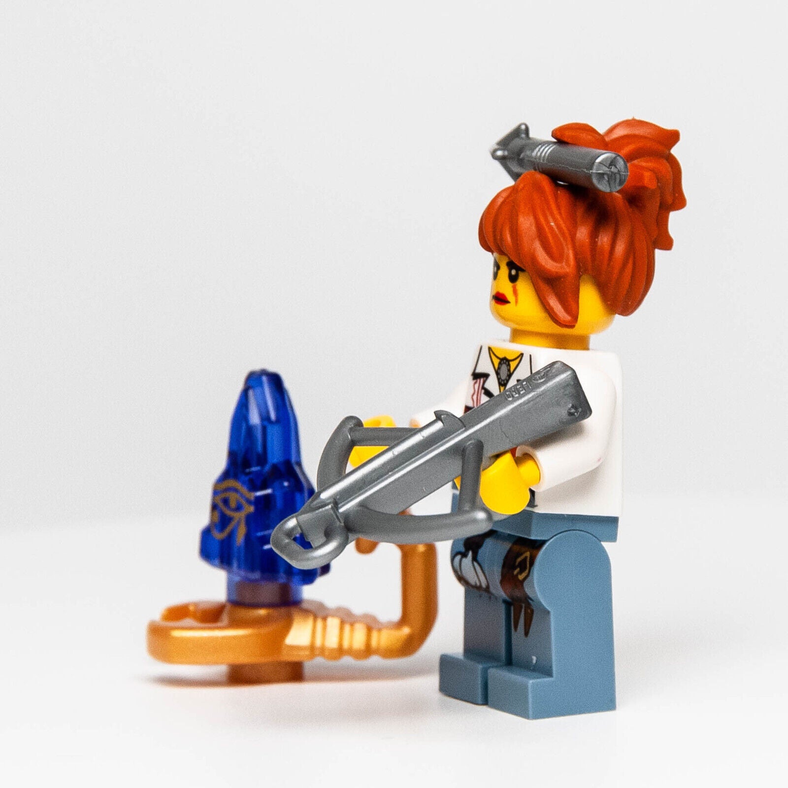 LEGO Minifigure Ann Lee (mof002) Monster Fighters w/ Crossbow & Crystal - StudBee