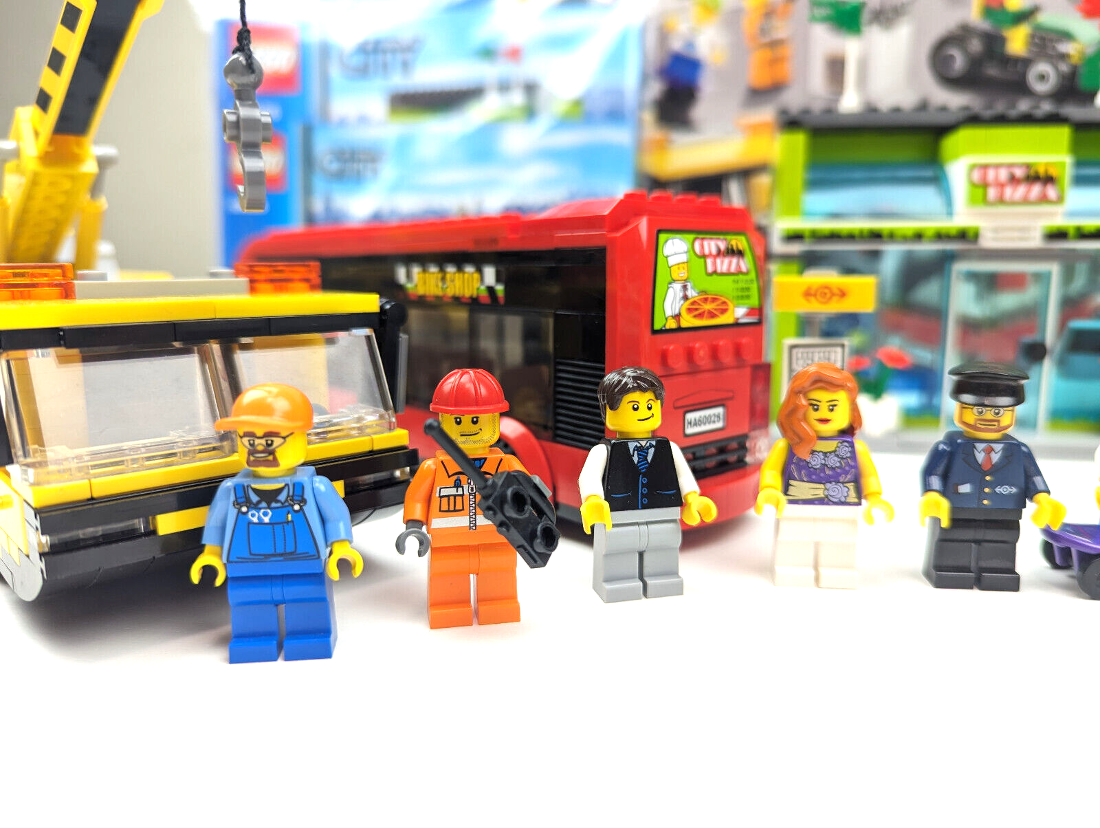 LEGO CITY: Town Square (60026) 100% Complete w/ Box, Instructions - StudBee