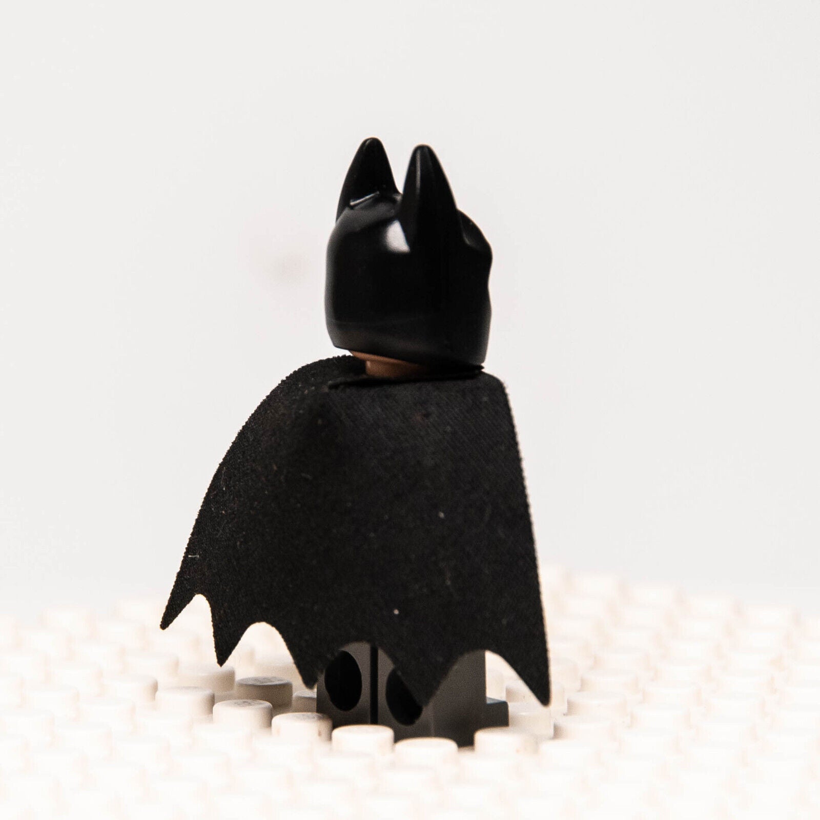 LEGO DC Minifigure Batman Dark Bluish Gray Suit Gold Belt (sh089) 76012 - StudBee