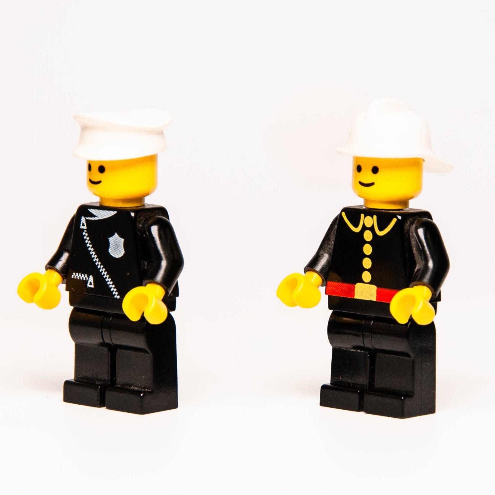 LEGO Classic Town Community Workers - Fireman (firec001) Police (cop013) 1063 - StudBee