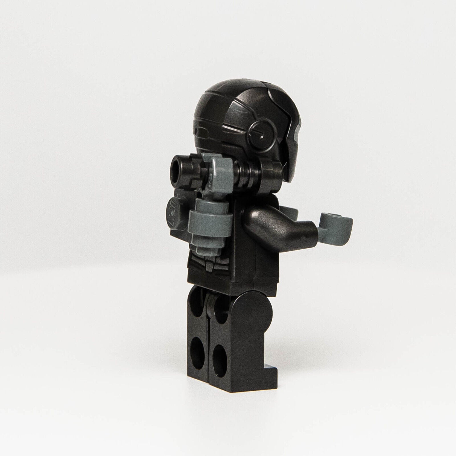 NEW LEGO Marvel War Machine Pearl Dark Gray, Silver Armor 76216 (sh819) - StudBee