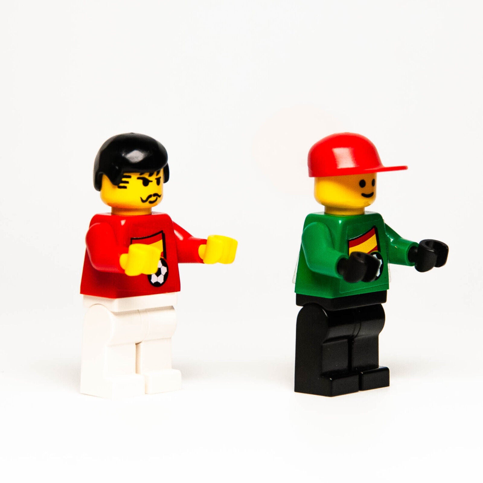 LEGO Minifigures Sports 3407-1  Soccer Bus / Football Players Team Spain 2000 - StudBee