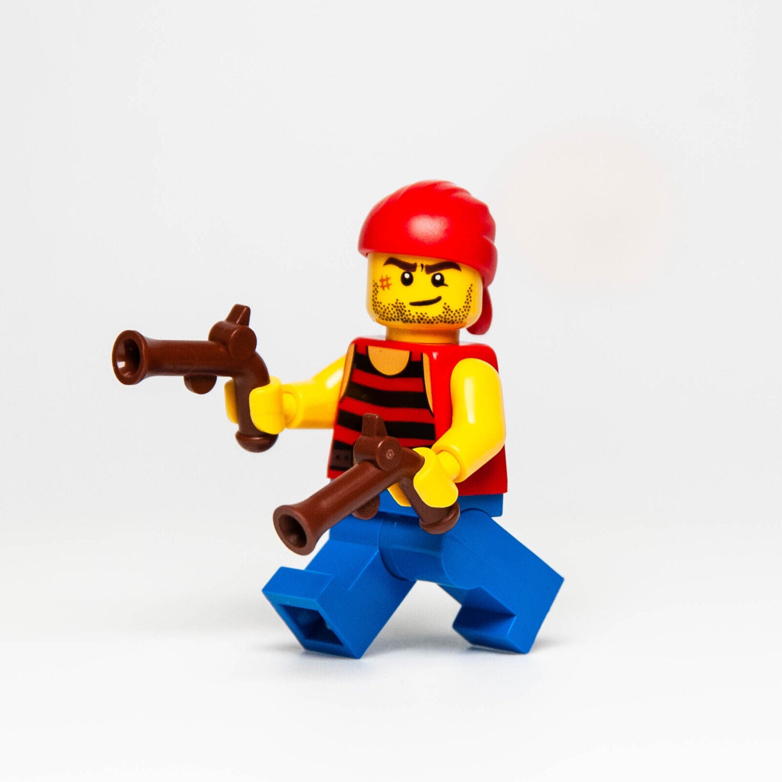 Lego Pirates 3 Minifigure - Black Red Stripes, Scar Pirate (pi161) 70412 Fort - StudBee