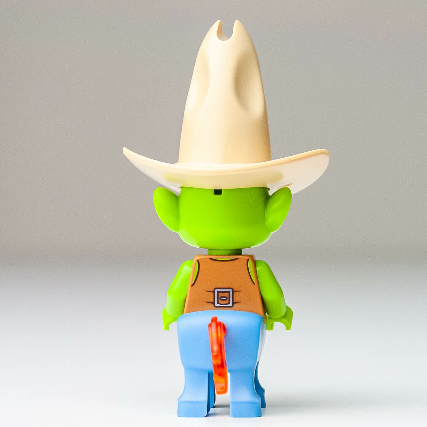 New LEGO Hickory with Hat Minifigure - Vibe City Concert - 41258 (twt025) - StudBee