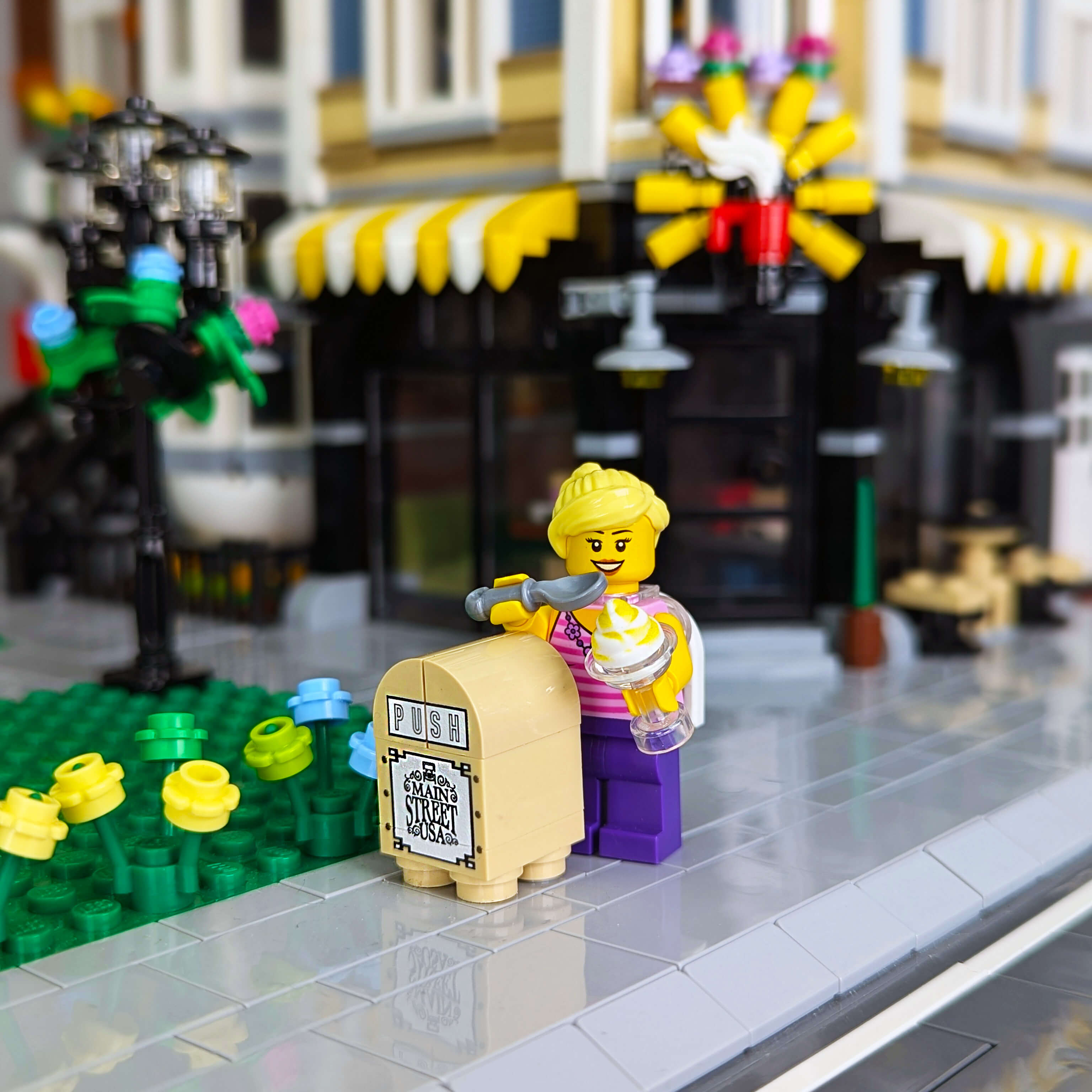 Main Street Theme Park Trash Can - Custom Printed Lego