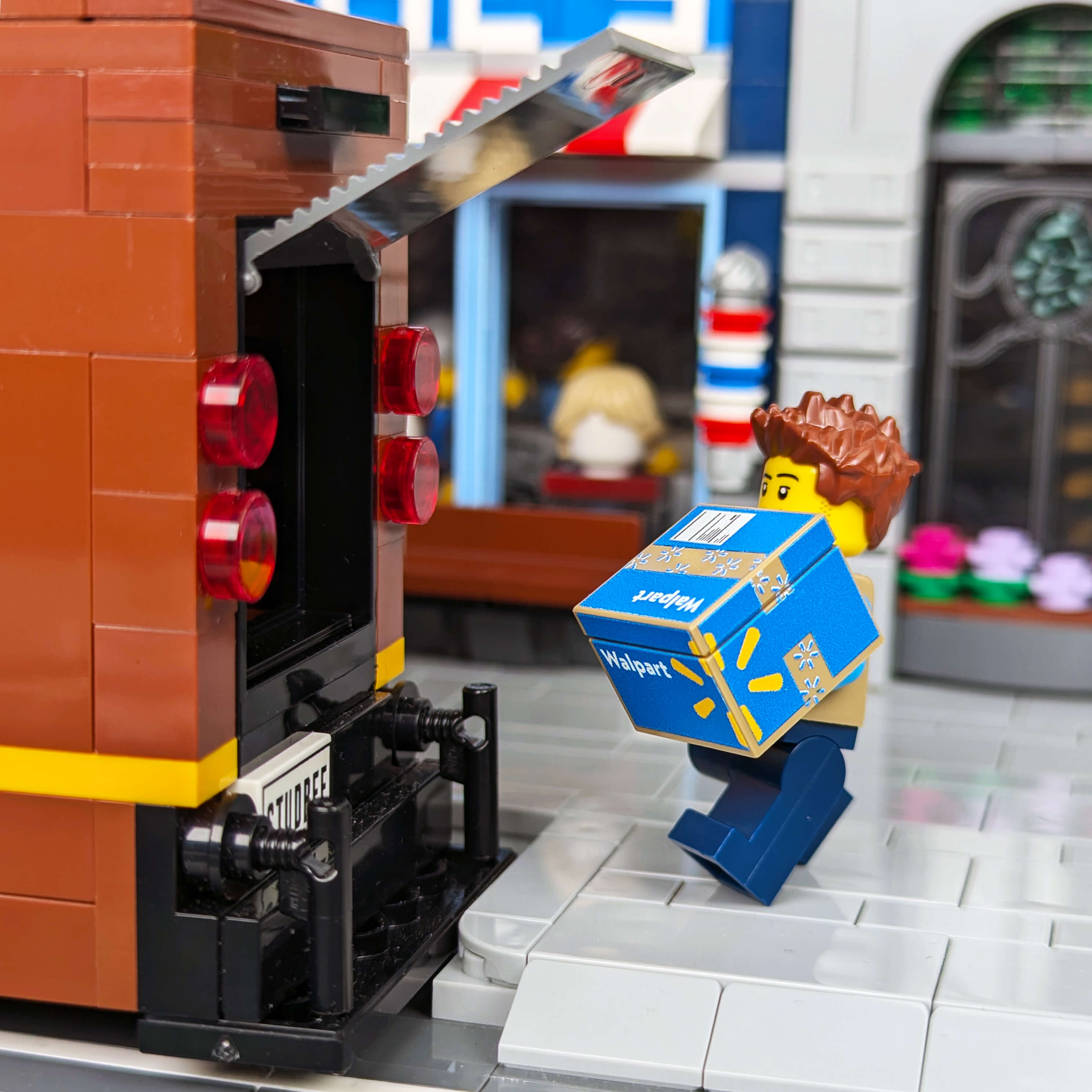 Walpart Shipping Box -  Custom Printed Using LEGO® Parts (2 x 2 brick)