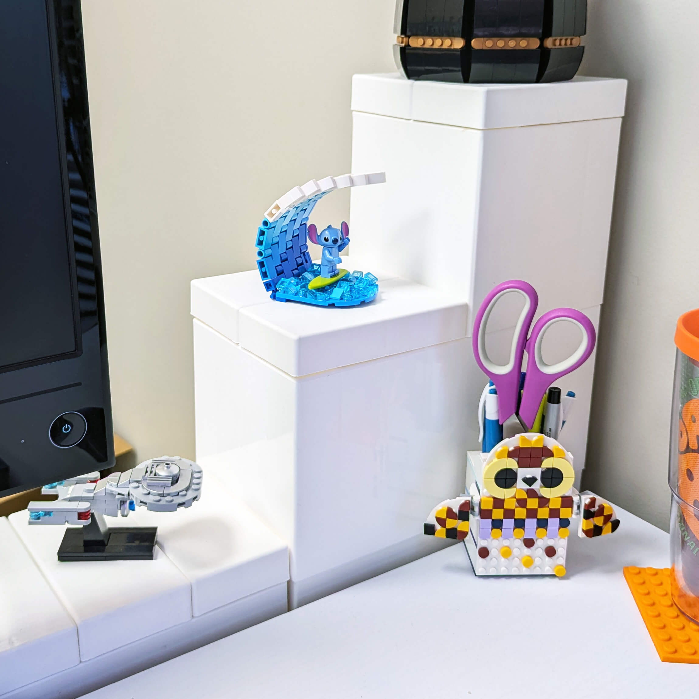 Minifig Wave Display - Custom Building Set - Made Using LEGO® Parts