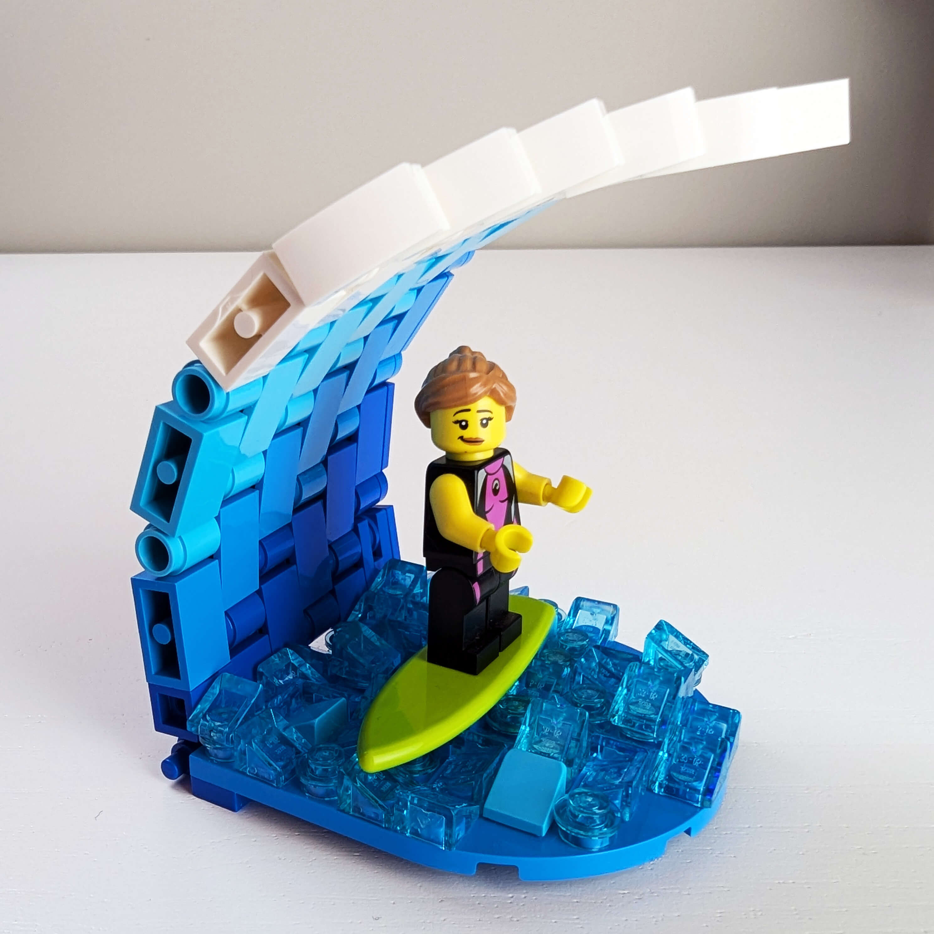 Minifig Wave Display - Custom Building Set - Made Using LEGO® Parts