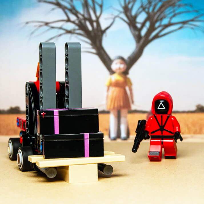 Squid Game Coffin - Custom Printed Set - Made Using LEGO® Bricks and Pieces