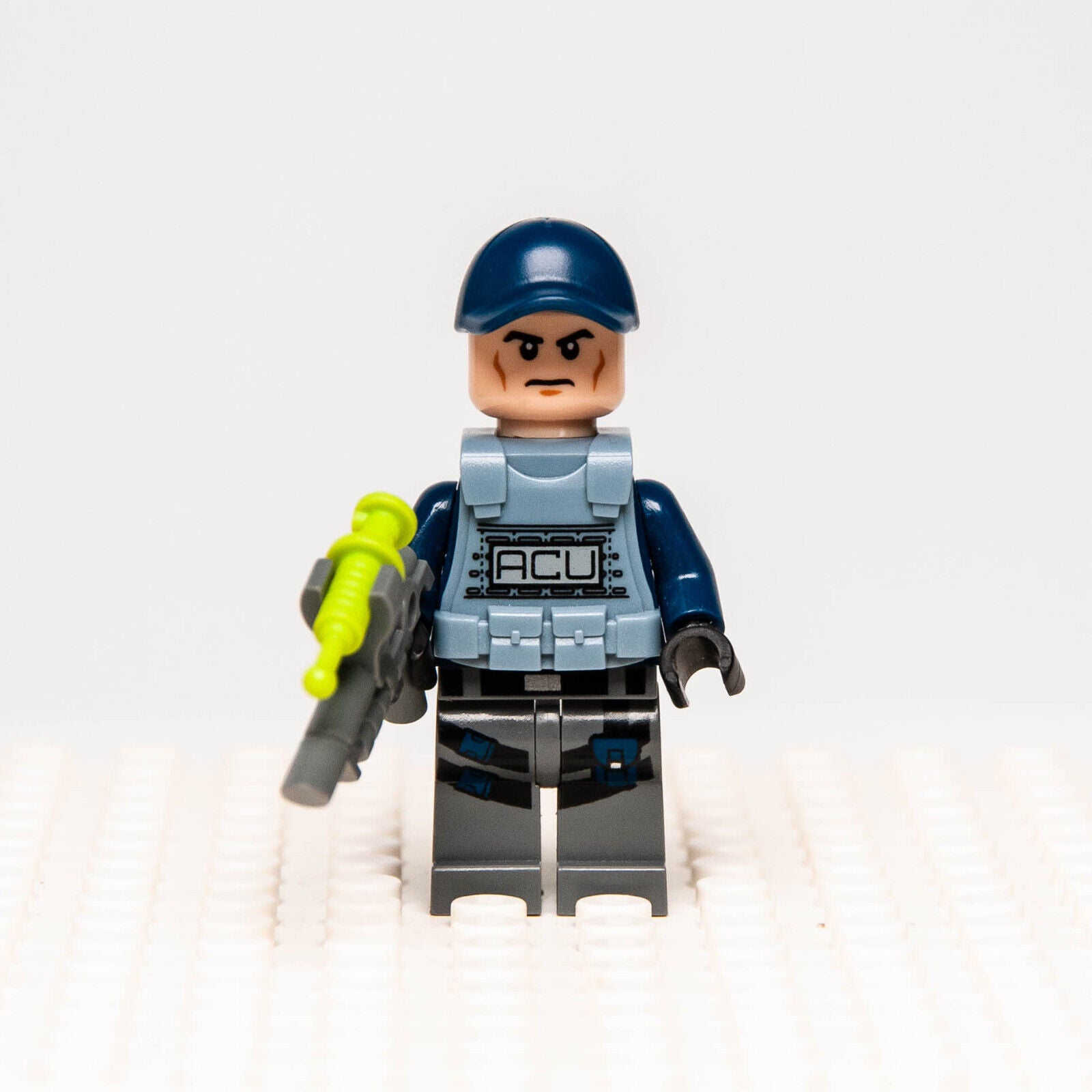 LEGO Minifigure - ACU Trooper Angry (jw010) Jurassic World 75917