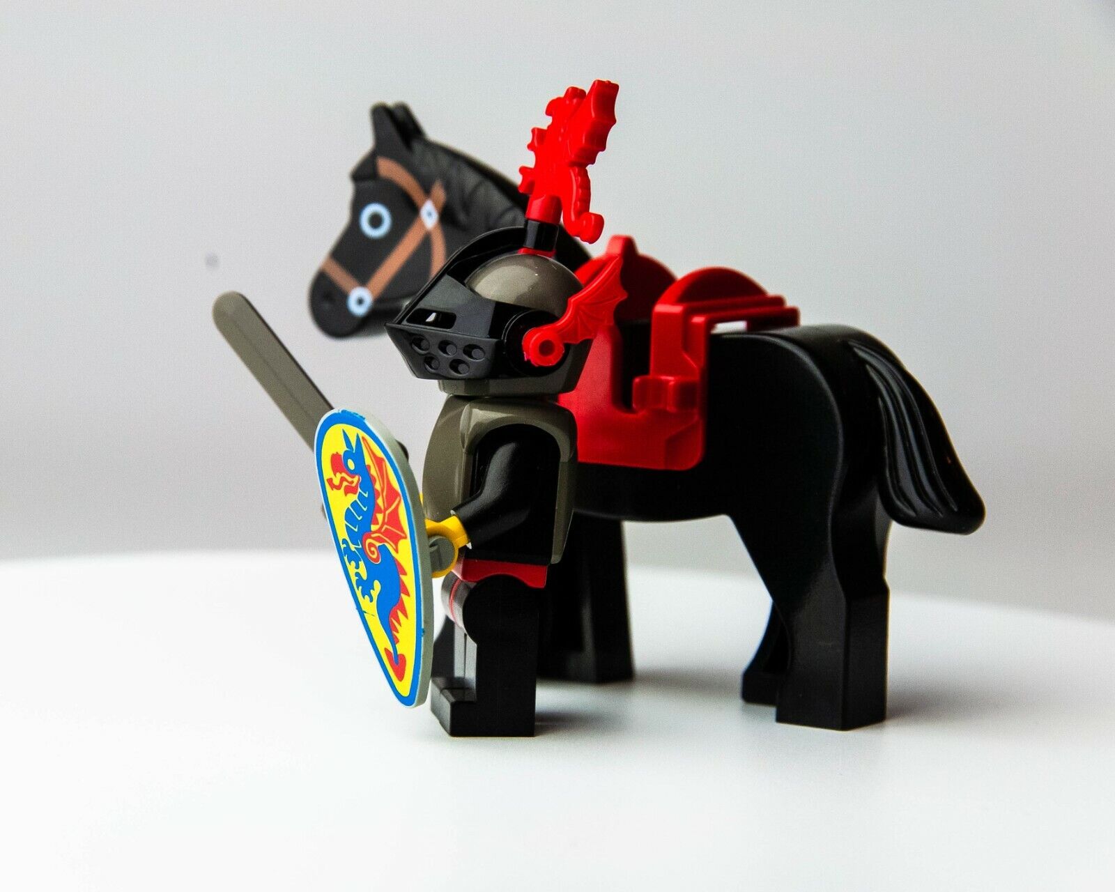 LEGO Black Knight Breastplate w/ Horse - Castle - 6009 (cas168) Minifigure