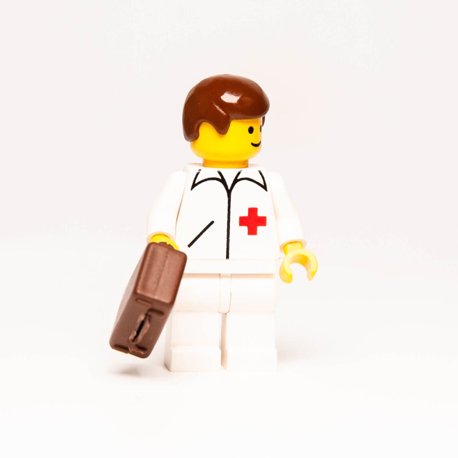 LEGO Classic Town Hospital Male Doctor Red Cross (doc005) 6688 1063