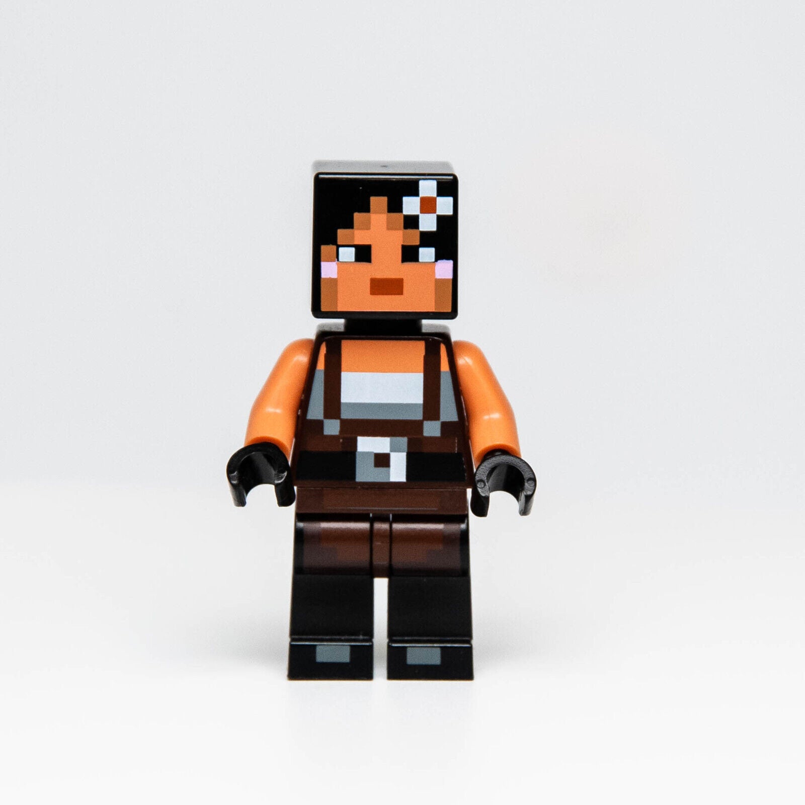 LEGO Minecraft Skin 2 Minifigure Farmgirl (min035) Female Flower and Suspenders