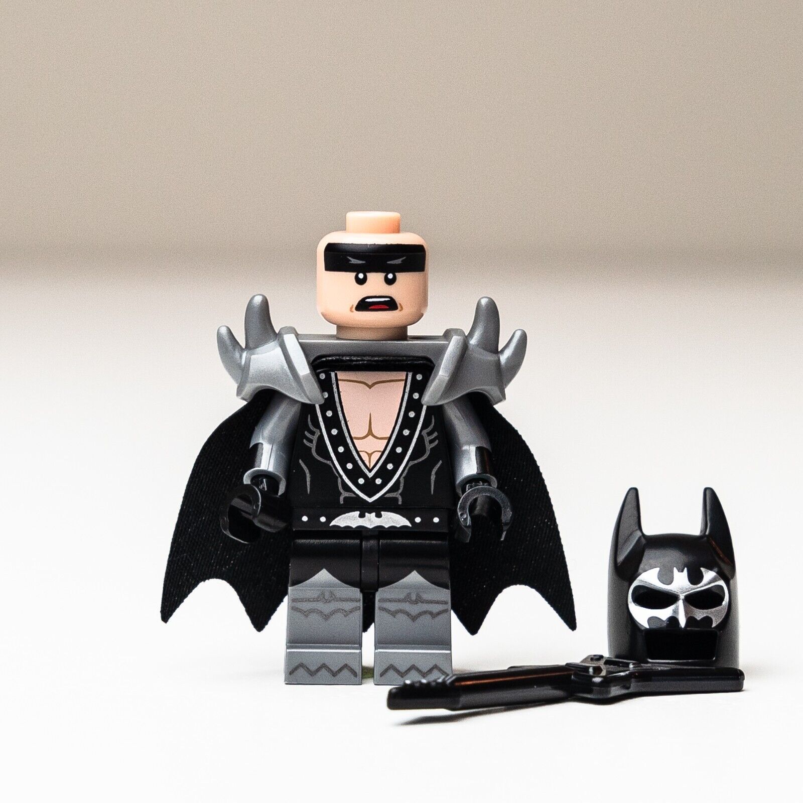 The Lego Batman Movie CMF Minifigure - Glam Metal Batman coltlbm-2
