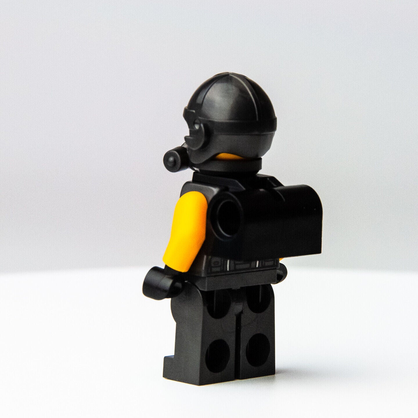 NEW AIM Agent - Backpack - 76164 (sh669) LEGO Minifigure - StudBee