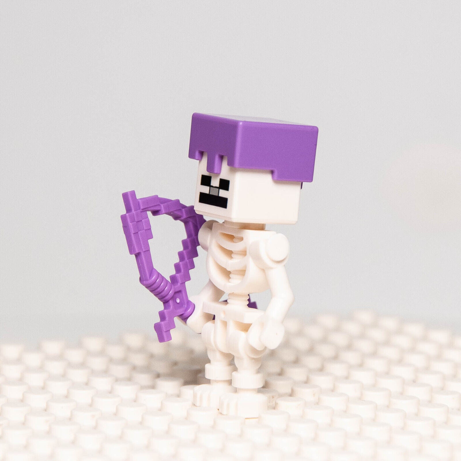 New LEGO Minecraft Minifigure - Skeleton Lavender Helmet (min065) 21146 21171