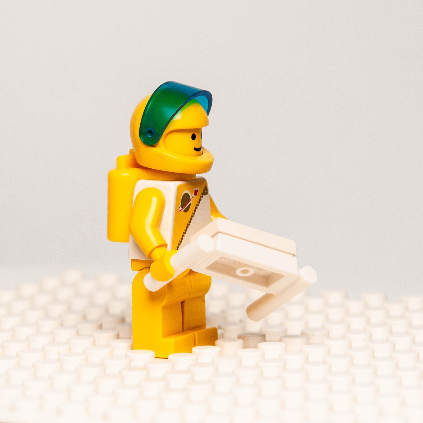LEGO Retro Classic Space Minifigure - Yellow Futuron Spaceman (sp016) 6925 6990